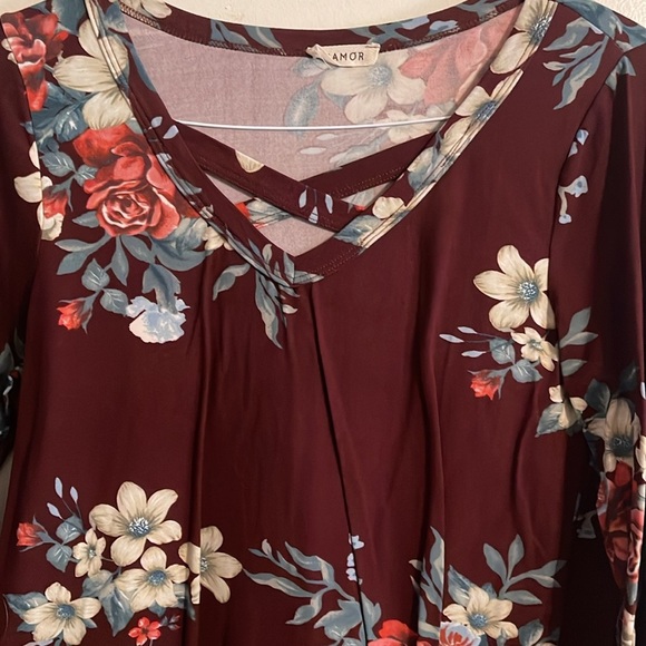 🌹VIAMOR TIE KNOT BLOUSE - Picture 2 of 5